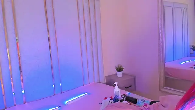 Snapshot of Saekohofman chatting on 11/02/25, 04:15 Saekohofman online show from 11/02/25, 04:15