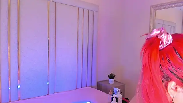 Snapshot of Saekohofman chatting on 11/24/25, 04:12 Saekohofman online show from 11/24/25, 04:12