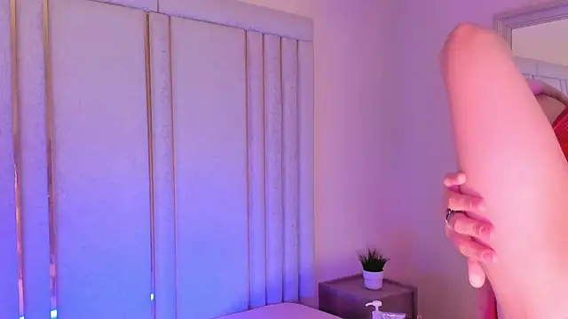 Snapshot of Saekohofman chatting on 11/25/25, 04:12 Saekohofman online show from 11/25/25, 04:12