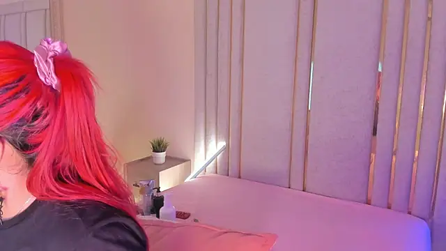 Snapshot of Saekohofman chatting on 12/01/25, 04:06 Saekohofman online show from 12/01/25, 04:06