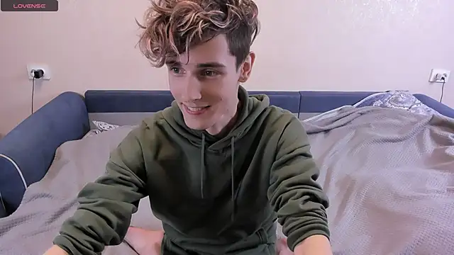 Snapshot of James_Mills chatting on 12/13/24, 07:10 James Mills online show from 12/13/24, 07:10