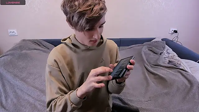 Snapshot of James_Mills chatting on 12/25/24, 08:28 James Mills online show from 12/25/24, 08:28