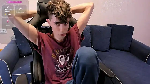 Snapshot of James_Mills chatting on 09/17/25, 08:32 James Mills online show from 09/17/25, 08:32