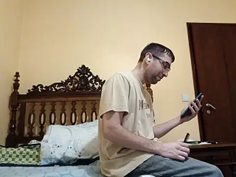 White rabbit  online show from 11/15/25, 04:03