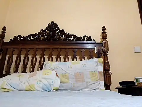 White rabbit  online show from 11/23/25, 05:35