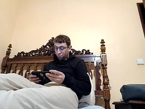 White rabbit  online show from 11/25/25, 05:57