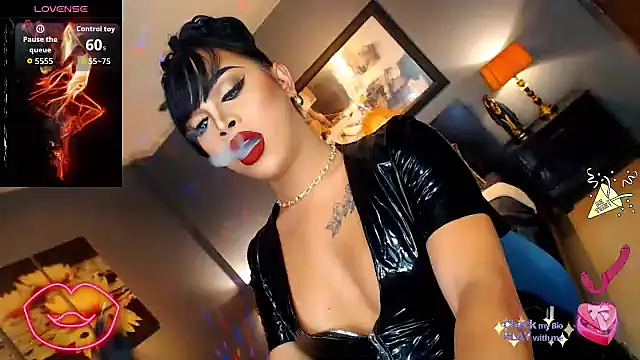 Snapshot of MarryQueen22 chatting on 11/06/25, 12:55 MarryQueen22 online show from 11/06/25, 12:55