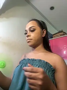 Snapshot of MarryQueen22 chatting on 11/18/25, 11:59 MarryQueen22 online show from 11/18/25, 11:59