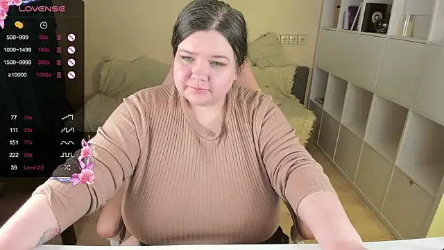 Snapshot of PlumPie chatting on 11/12/25, 12:55 PlumPie online show from 11/12/25, 12:55