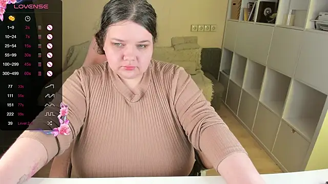 Snapshot of PlumPie chatting on 12/20/25, 03:57 PlumPie online show from 12/20/25, 03:57