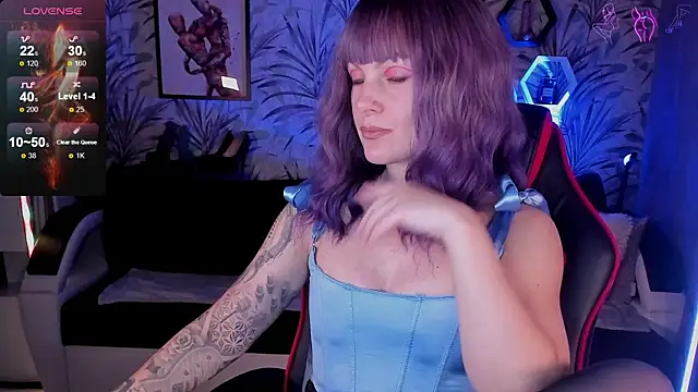 Snapshot of Devi_Evi chatting on 12/16/25, 06:46 Devi Evi online show from 12/16/25, 06:46