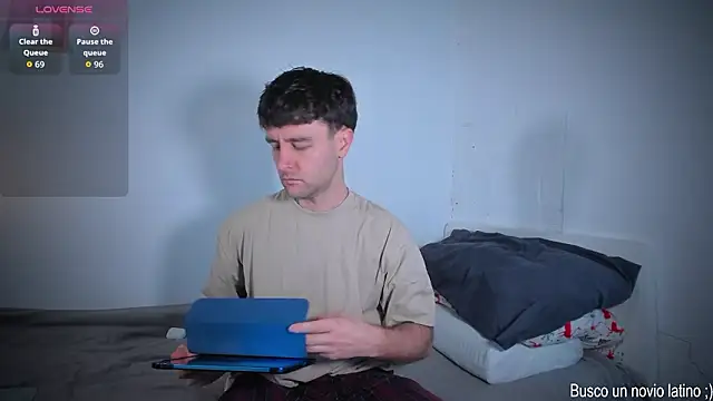 Snapshot of HonestAndrew chatting on 02/21/26, 07:20 HonestAndrew online show from 02/21/26, 07:20