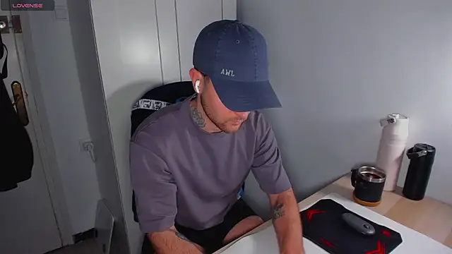 Snapshot of HonestAndrew chatting on 03/29/26, 06:52 HonestAndrew online show from 03/29/26, 06:52