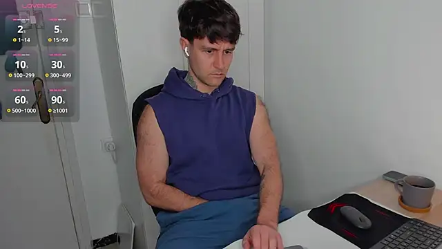 Snapshot of HonestAndrew chatting on 04/05/26, 08:00 HonestAndrew online show from 04/05/26, 08:00