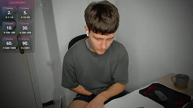 Snapshot of HonestAndrew chatting on 04/11/26, 06:51 HonestAndrew online show from 04/11/26, 06:51