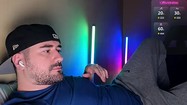 Snapshot of DominantTheo chatting on 03/11/26, 04:07 DominantTheo online show from 03/11/26, 04:07