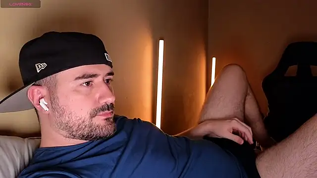 Snapshot of DominantTheo chatting on 03/13/26, 03:46 DominantTheo online show from 03/13/26, 03:46