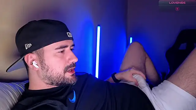 Snapshot of DominantTheo chatting on 03/22/26, 03:43 DominantTheo online show from 03/22/26, 03:43