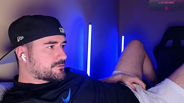 Snapshot of DominantTheo chatting on 03/23/26, 03:43 DominantTheo online show from 03/23/26, 03:43