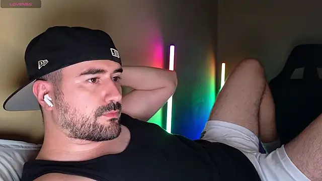 Snapshot of DominantTheo chatting on 03/31/26, 03:30 DominantTheo online show from 03/31/26, 03:30