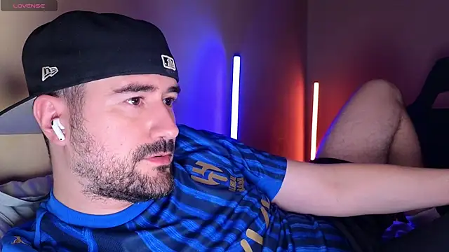 Snapshot of DominantTheo chatting on 04/10/26, 03:23 DominantTheo online show from 04/10/26, 03:23