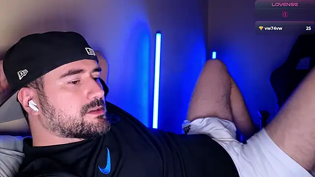 Snapshot of DominantTheo chatting on 04/20/26, 04:15 DominantTheo online show from 04/20/26, 04:15