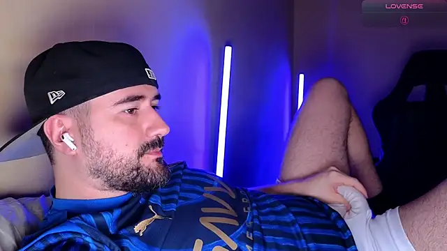 Snapshot of DominantTheo chatting on 04/23/26, 03:41 DominantTheo online show from 04/23/26, 03:41