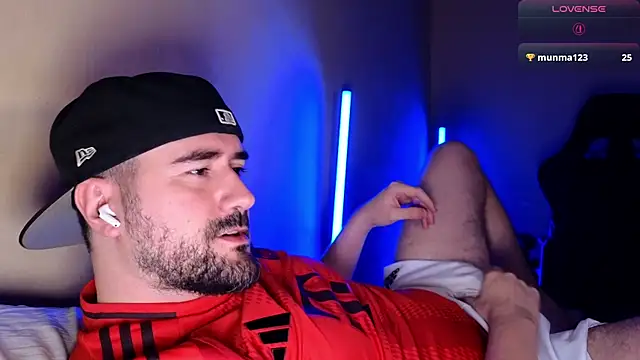 Snapshot of DominantTheo chatting on 04/25/26, 03:42 DominantTheo online show from 04/25/26, 03:42