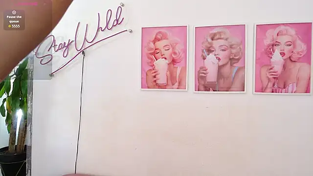 Snapshot of Adele_LatinLady chatting on 06/20/26, 08:11 Adele LatinLady online show from 06/20/26, 08:11