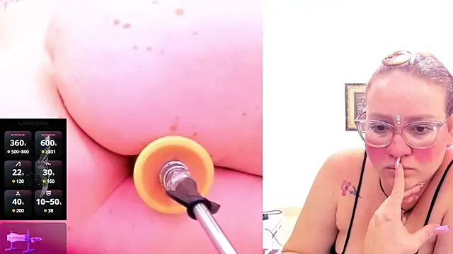 Snapshot of Paulina_Davis_ chatting on 03/02/25, 12:53 Paulina Davis online show from 03/02/25, 12:53