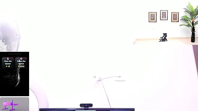 Snapshot of Paulina_Davis_ chatting on 03/10/25, 11:27 Paulina Davis online show from 03/10/25, 11:27