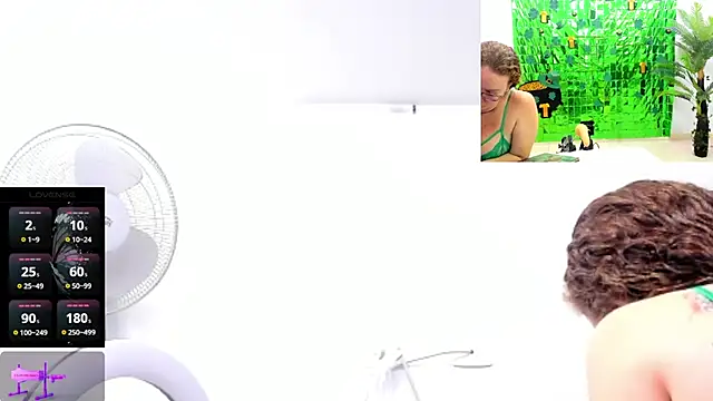 Snapshot of Paulina_Davis_ chatting on 03/17/25, 11:00 Paulina Davis online show from 03/17/25, 11:00