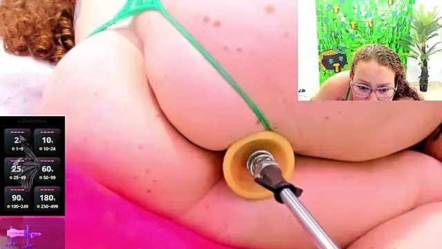 Snapshot of Paulina_Davis_ chatting on 03/18/25, 02:04 Paulina Davis online show from 03/18/25, 02:04