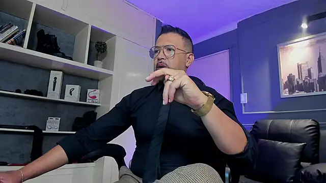 Snapshot of MrFrank_tattoo chatting on 10/30/25, 11:22 MrFrank tattoo online show from 10/30/25, 11:22