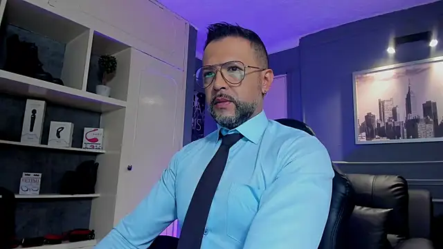 Snapshot of MrFrank_tattoo chatting on 10/31/25, 11:33 MrFrank tattoo online show from 10/31/25, 11:33