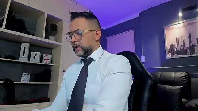 Snapshot of MrFrank_tattoo chatting on 11/10/25, 12:26 MrFrank tattoo online show from 11/10/25, 12:26