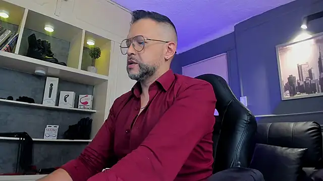 Snapshot of MrFrank_tattoo chatting on 11/15/25, 03:08 MrFrank tattoo online show from 11/15/25, 03:08