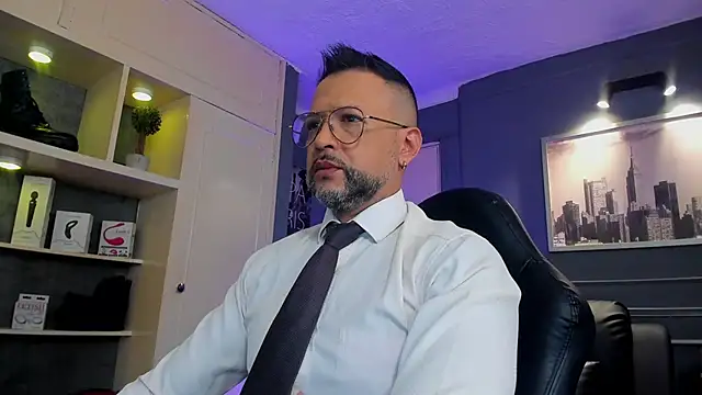 Snapshot of MrFrank_tattoo chatting on 11/19/25, 12:05 MrFrank tattoo online show from 11/19/25, 12:05