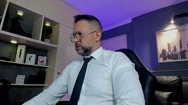 Snapshot of MrFrank_tattoo chatting on 11/22/25, 12:15 MrFrank tattoo online show from 11/22/25, 12:15