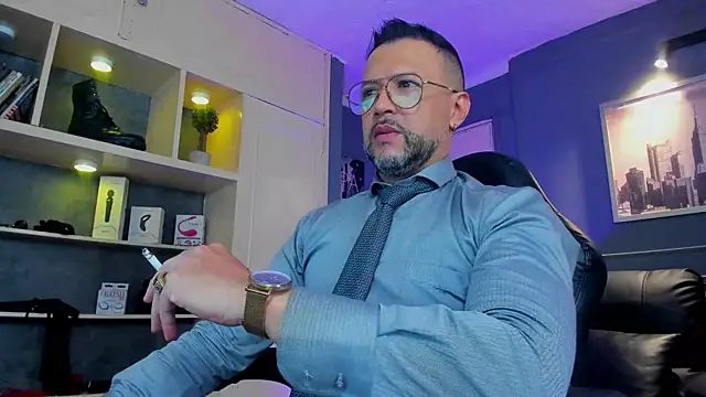 Snapshot of MrFrank_tattoo chatting on 11/24/25, 01:33 MrFrank tattoo online show from 11/24/25, 01:33