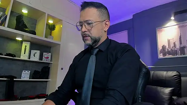 Snapshot of MrFrank_tattoo chatting on 11/28/25, 12:19 MrFrank tattoo online show from 11/28/25, 12:19