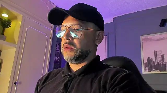 Snapshot of MrFrank_tattoo chatting on 12/02/25, 02:06 MrFrank tattoo online show from 12/02/25, 02:06