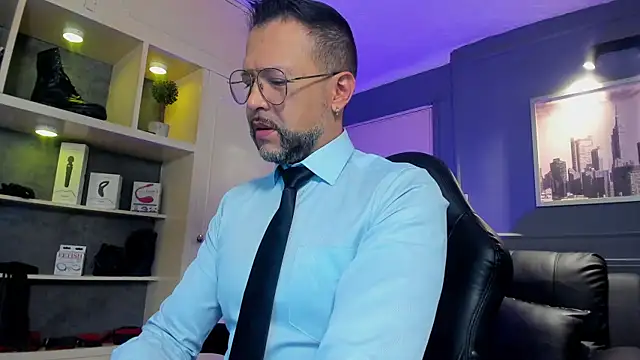 Snapshot of MrFrank_tattoo chatting on 12/04/25, 12:36 MrFrank tattoo online show from 12/04/25, 12:36