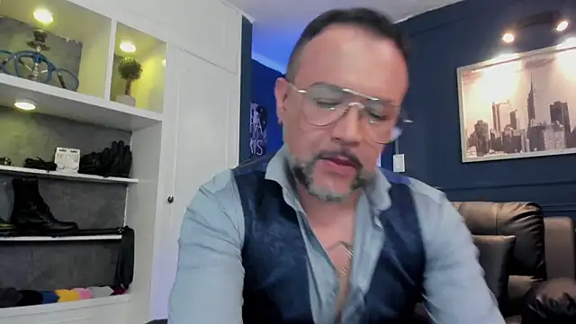Snapshot of MrFrank_tattoo chatting on 07/07/26, 02:21 MrFrank tattoo online show from 07/07/26, 02:21