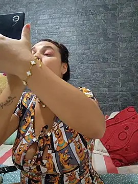 LizzRouse online show from 12/22/25, 12:24