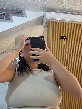 Snapshot of LizzRouse chatting on 03/26/26, 07:52 LizzRouse online show from 03/26/26, 07:52