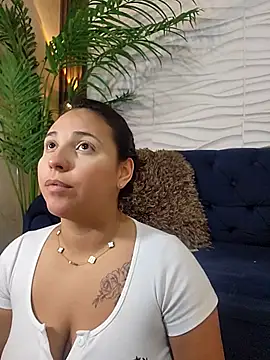 Snapshot of LizzRouse chatting on 03/30/26, 09:49 LizzRouse online show from 03/30/26, 09:49