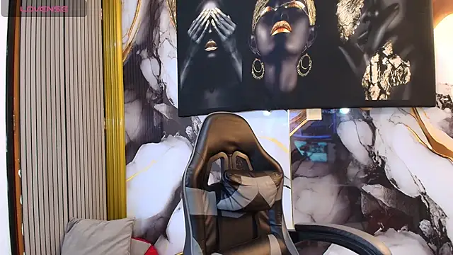 Snapshot of LizzRouse chatting on 04/11/26, 04:44 LizzRouse online show from 04/11/26, 04:44