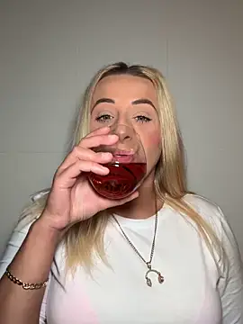 Strongqueen online show from 09/12/25, 09:59