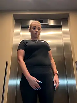 Strongqueen online show from 09/25/25, 09:18